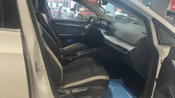 Volkswagen Golf 2023 Model 280TSI DSG Pro – фото 7