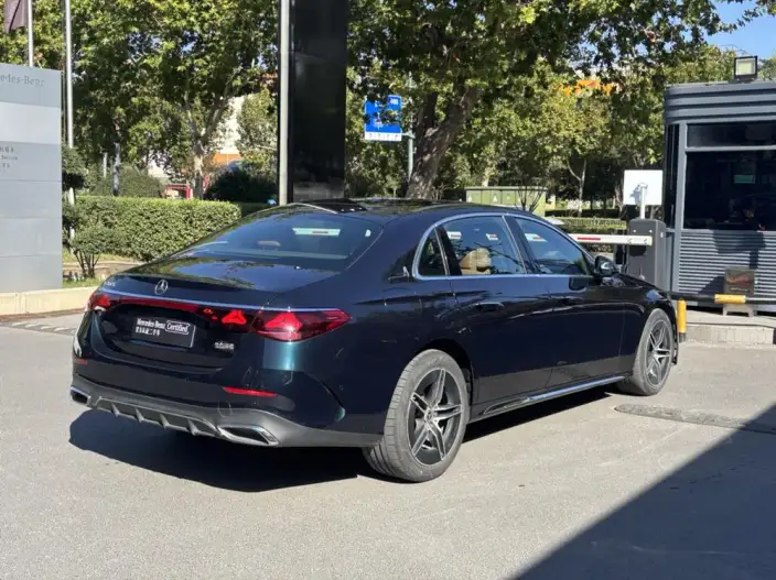 Mercedes-Benz E-Class 2024 Model E 260 L Sports sedan – фото 5