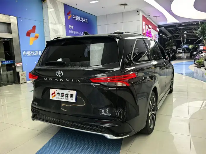 Granvia 2023 Model Intelligent Hybrid 2.5L Noble PLUS