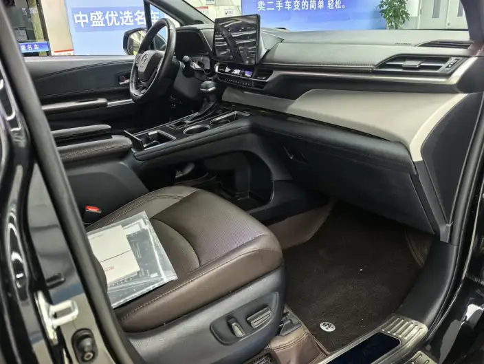 Granvia 2023 Model Intelligent Hybrid 2.5L Noble PLUS – фото 6