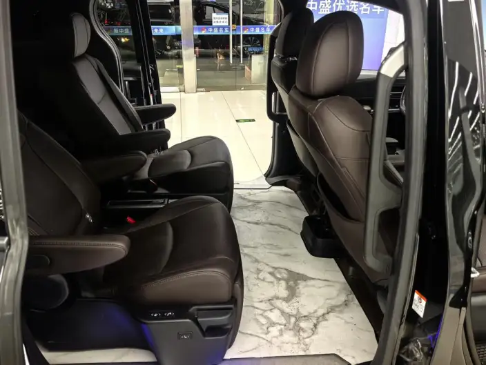 Granvia 2023 Model Intelligent Hybrid 2.5L Noble PLUS – фото 9