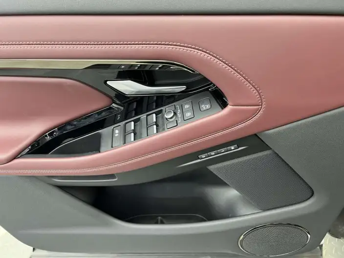 Range Rover Evoque 2026 Model Range Rover Evoque L 2.0T HSE – фото 10