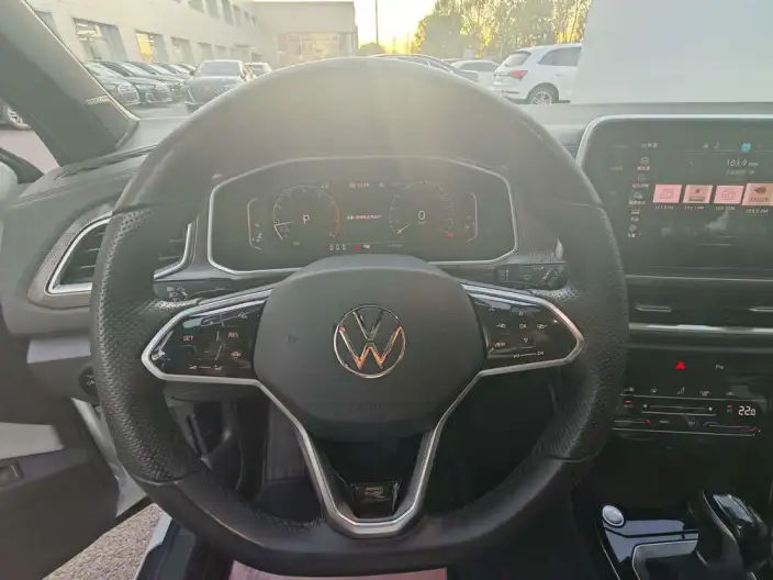 Volkswagen T-Roc 2023 Model 300TSI DSG Chenguang Edition – фото 9