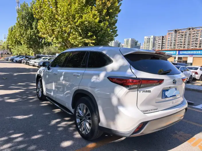 Toyota Highlander 2023 Model Hybrid 2.5L 4WD Deluxe Edition 7 seat – фото 4