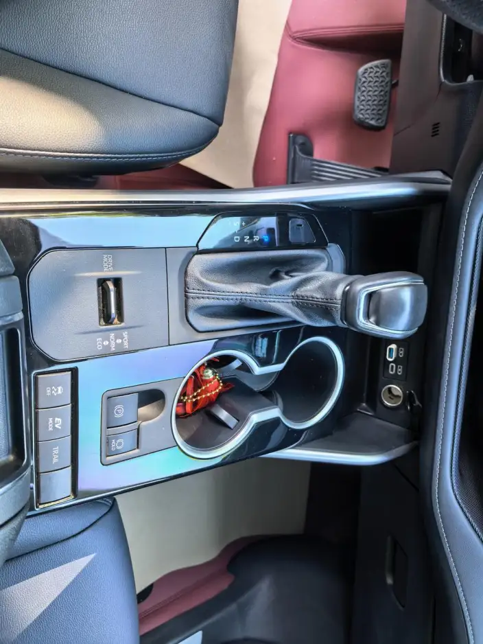 Toyota Highlander 2023 Model Hybrid 2.5L 4WD Deluxe Edition 7 seat – фото 8
