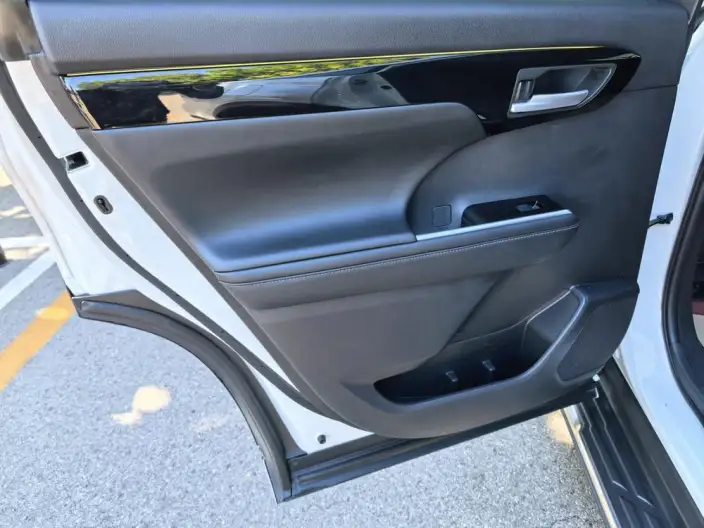 Toyota Highlander 2023 Model Hybrid 2.5L 4WD Deluxe Edition 7 seat – фото 10