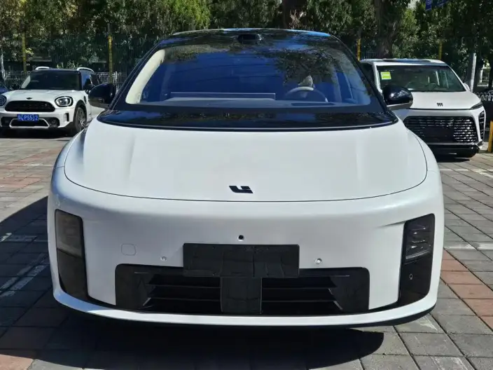 Li Auto i8 2025 Model Standard Edition – фото 2