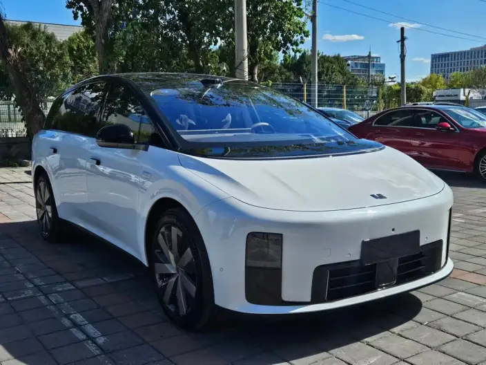 Li Auto i8 2025 Model Standard Edition – фото 3