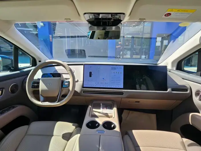 Li Auto i8 2025 Model Standard Edition – фото 7