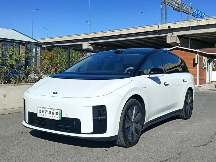 Li Auto i8 2025 Model Standard Edition – фото 1