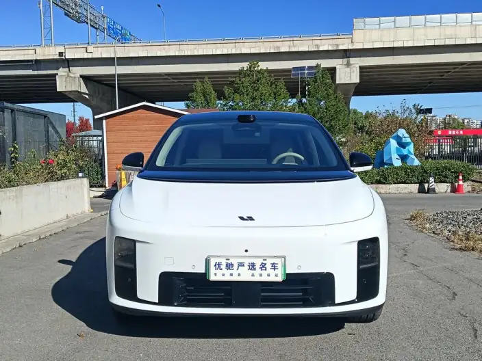 Li Auto i8 2025 Model Standard Edition – фото 2