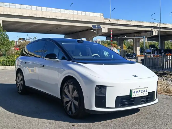 Li Auto i8 2025 Model Standard Edition – фото 3