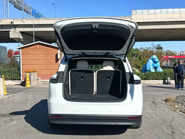 Li Auto i8 2025 Model Standard Edition – фото 9