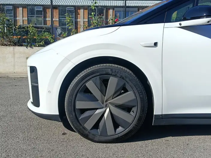 Li Auto i8 2025 Model Standard Edition – фото 10