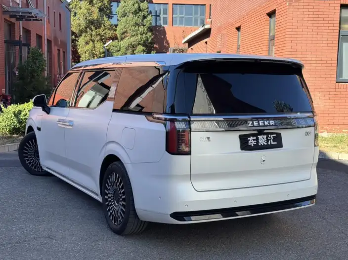 ZEEKR 009 2024 Model VI seat Executive Edition 4WD 108kWh – фото 4
