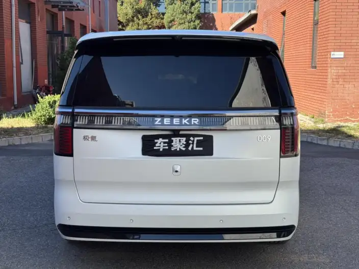 ZEEKR 009 2024 Model VI seat Executive Edition 4WD 108kWh – фото 5