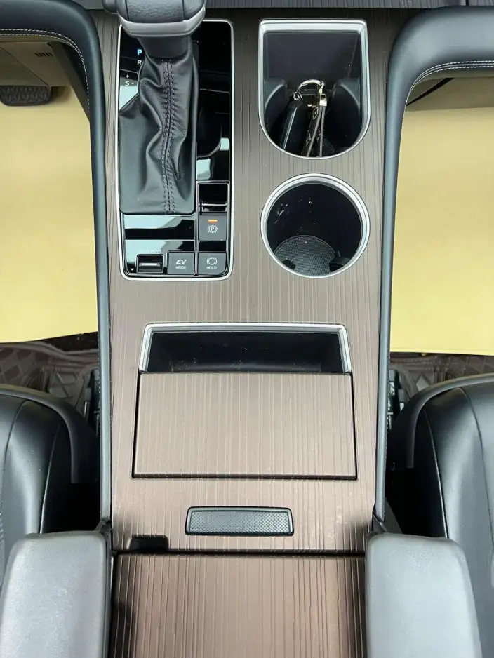 Granvia 2024 Model Intelligent Hybrid 2.5L 2WD Deluxe Edition – фото 9