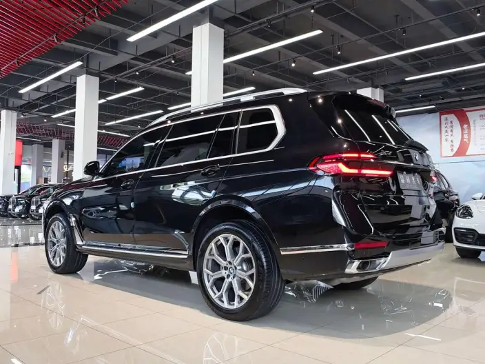 BMW X7 2023 Model xDrive40i Leading Model Luxury Set – фото 4