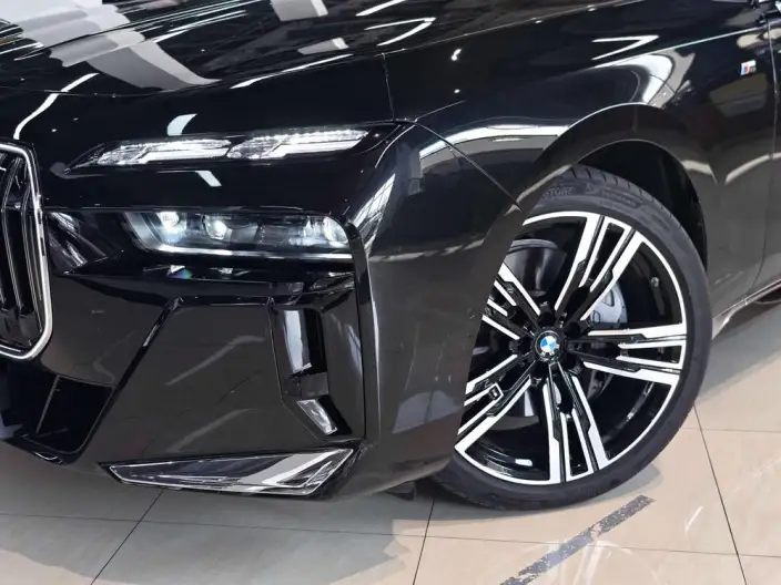 BMW 7 Series 2023 Model 740Li Leading Model M Sports Set – фото 7