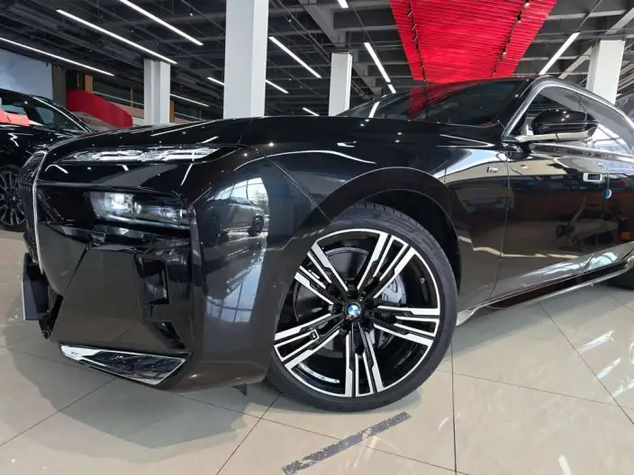 BMW 7 Series 2023 Model 740Li Leading Model M Sports Set – фото 9