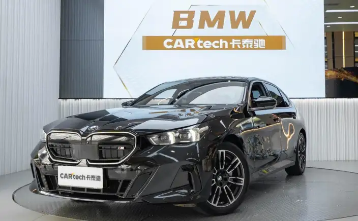 BMW 5 Series 2025 Model 530Li Leading Model M Sports Set – фото 1