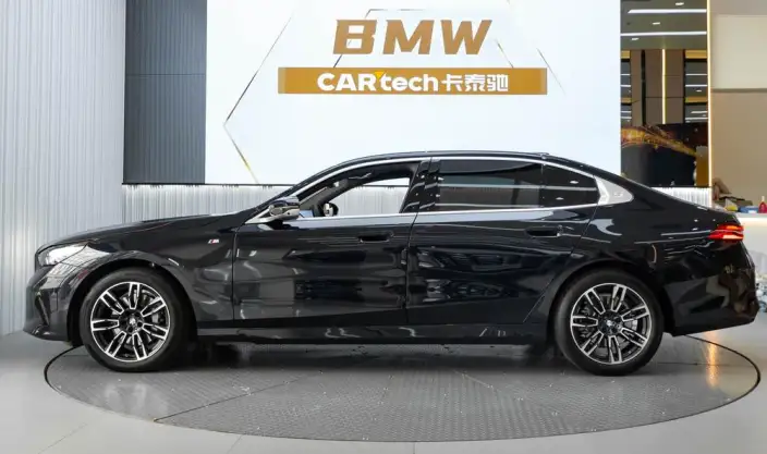 BMW 5 Series 2025 Model 530Li Leading Model M Sports Set – фото 3