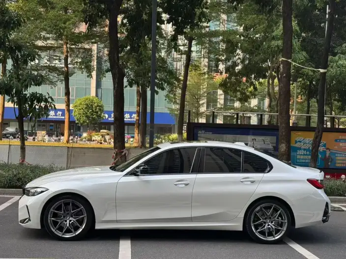 BMW 3 Series 2025 Model 330i M Sports Night Set – фото 3