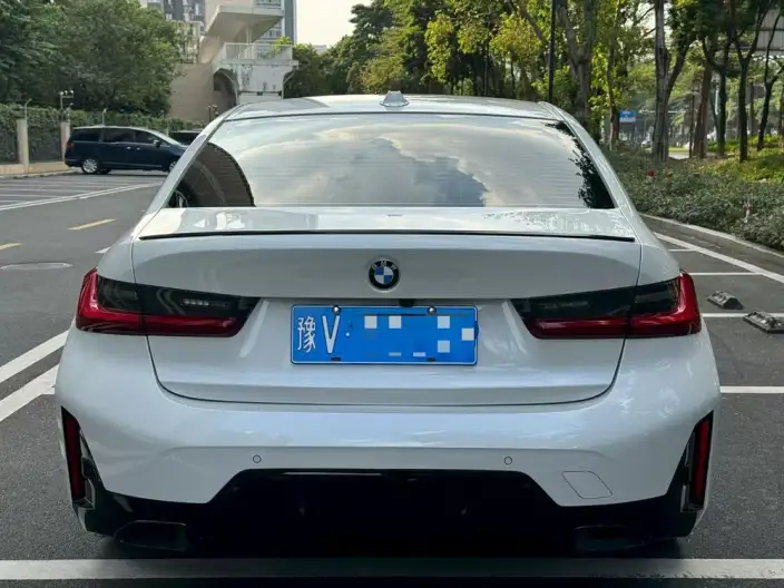 BMW 3 Series 2025 Model 330i M Sports Night Set – фото 4