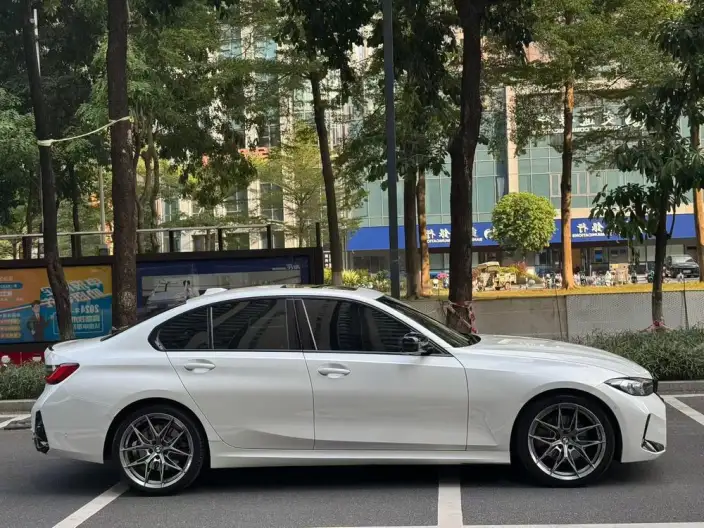 BMW 3 Series 2025 Model 330i M Sports Night Set – фото 5