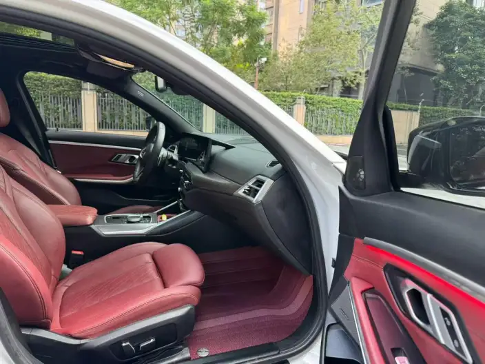 BMW 3 Series 2025 Model 330i M Sports Night Set – фото 8