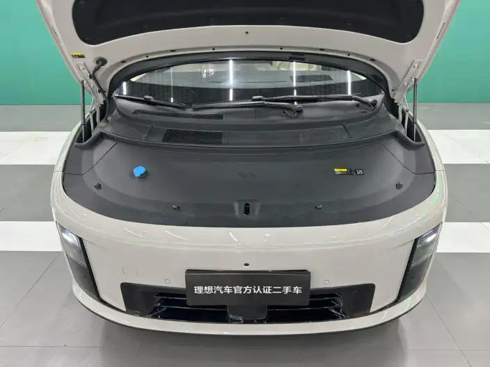 Li Auto i8 2025 Model Standard Edition – фото 10