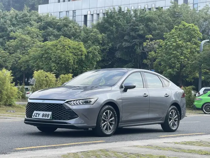 BYD Qin PLUS DM 2023 Model DM-i Champion Edition 55KM Leading Model – фото 1