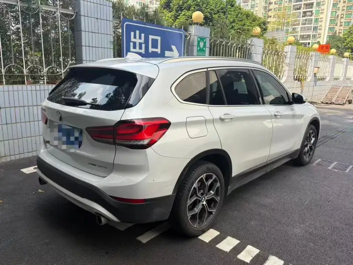 BMW X1 2022 Model sDrive25Li Leading Model – фото 3