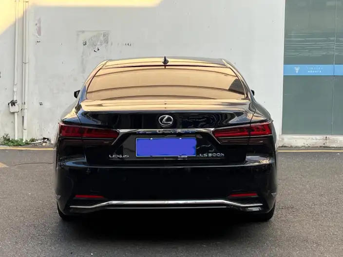 Lexus LS 2021 Model 500h Deluxe Edition – фото 3