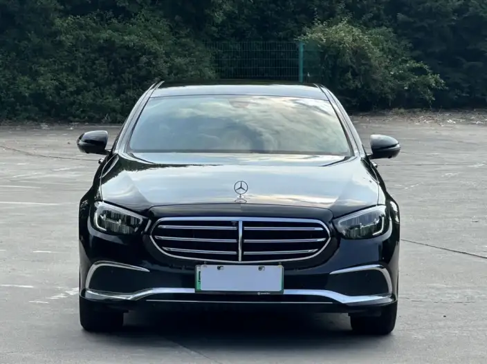 Mercedes-Benz E-Class PHEV 2022 Model Facelift E 350 e L sedan – фото 2