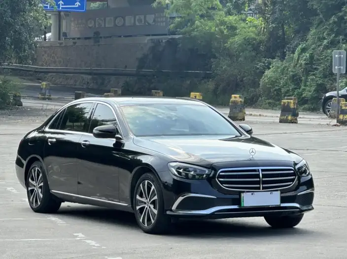 Mercedes-Benz E-Class PHEV 2022 Model Facelift E 350 e L sedan – фото 3