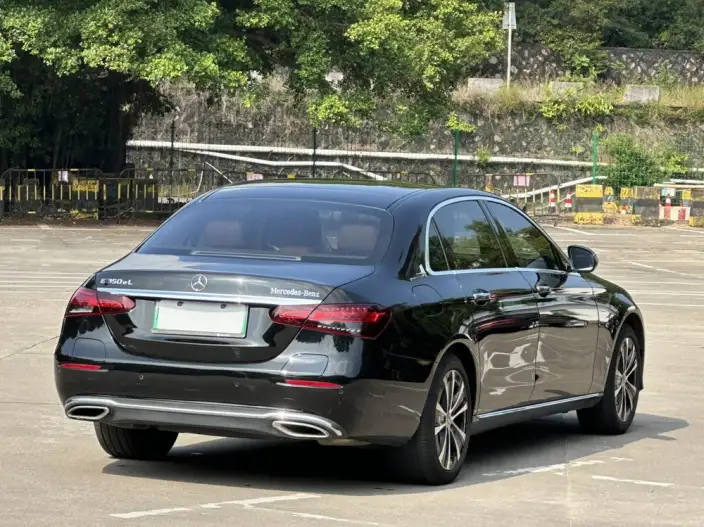 Mercedes-Benz E-Class PHEV 2022 Model Facelift E 350 e L sedan – фото 7
