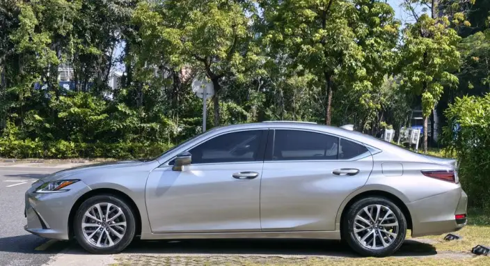 Lexus ES 2024 Model 200 Premium
