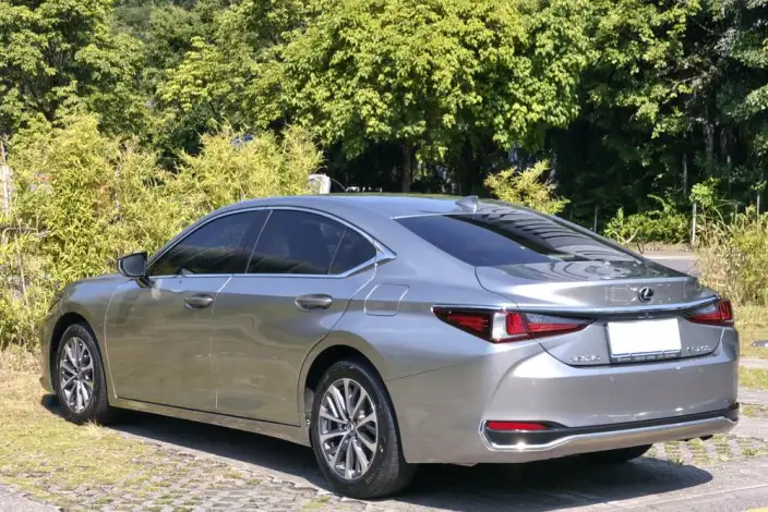 Lexus ES 2024 Model 200 Premium – фото 5