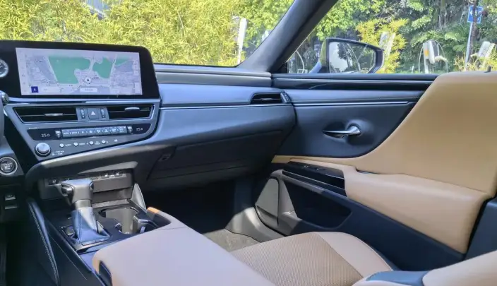 Lexus ES 2024 Model 200 Premium – фото 9