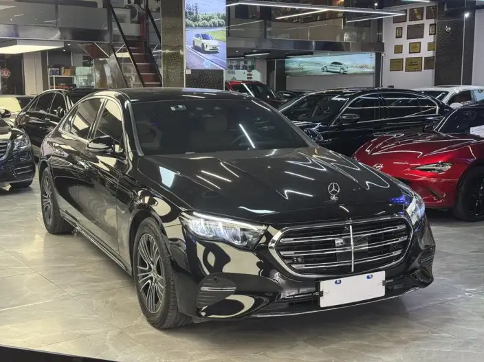 Mercedes-Benz E-Class 2026 Model E 260 L sedan – фото 3