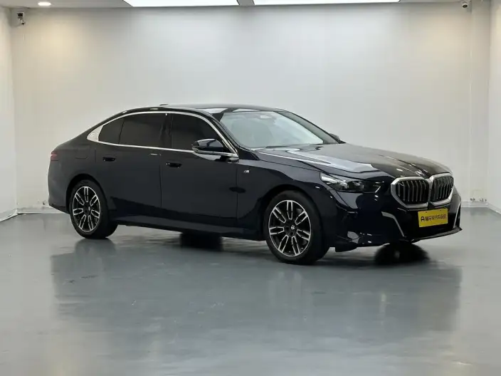 BMW 5 Series 2024 Model 530Li Leading Model M Sports Set – фото 3