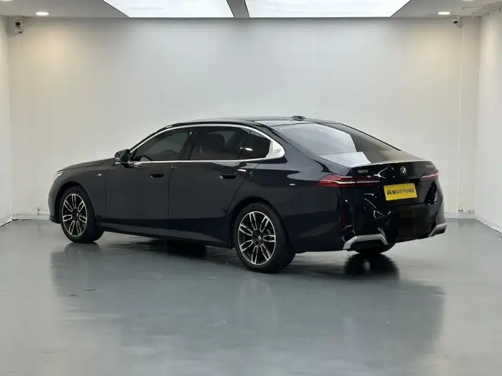 BMW 5 Series 2024 Model 530Li Leading Model M Sports Set – фото 5