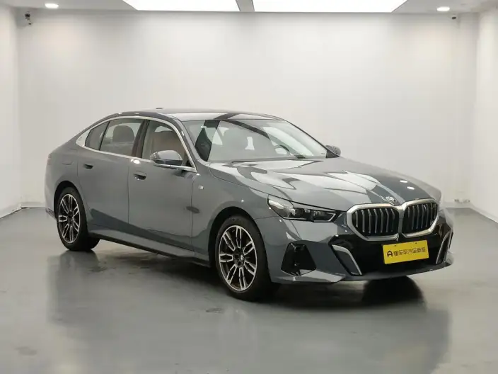 BMW 5 Series 2024 Model 525Li M Sports Set – фото 3