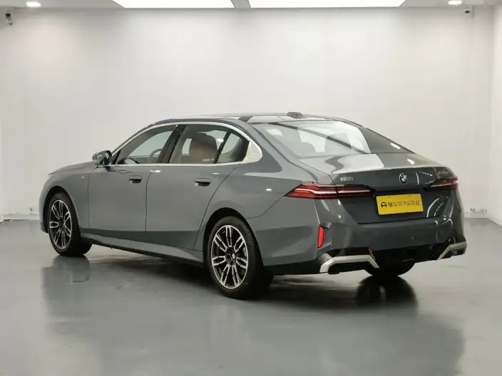 BMW 5 Series 2024 Model 525Li M Sports Set – фото 5