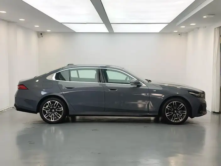 BMW 5 Series 2024 Model 525Li M Sports Set – фото 8