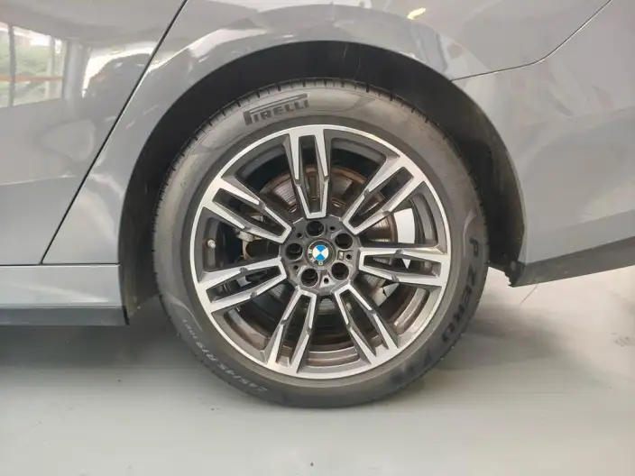 BMW 5 Series 2024 Model 525Li M Sports Set – фото 9