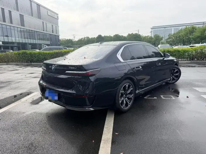 BMW 7 Series 2023 Model 735Li Luxury Set – фото 4