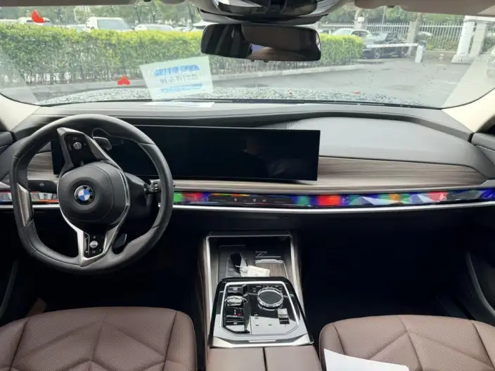 BMW 7 Series 2023 Model 735Li Luxury Set – фото 8