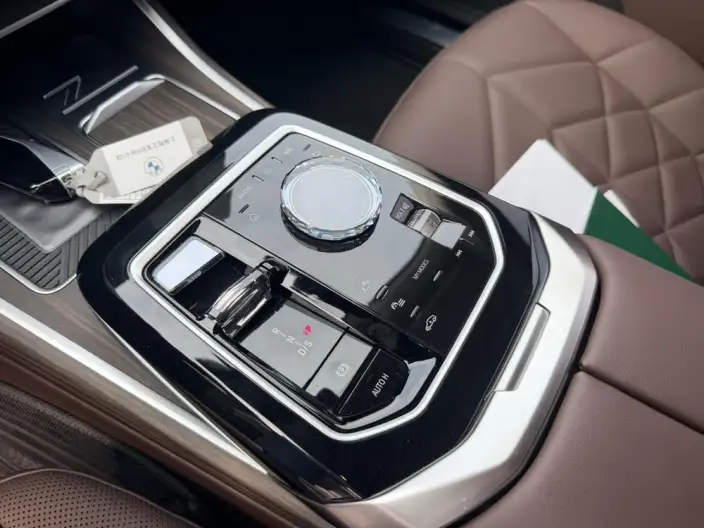 BMW 7 Series 2023 Model 735Li Luxury Set – фото 10